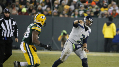 Pack is back: Aaron Rodgers, Green Bay rout Seahawks 38-10