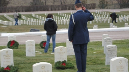 Volunteers to place wreaths at veterans’ cemetery