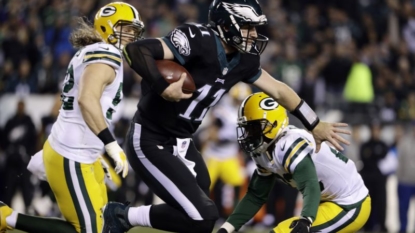 Wentz throws costly interception in Eagles’ loss to Packers