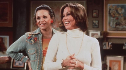 Classic Clip: Mary Tyler Moore Throws First Pitch at Twins Game