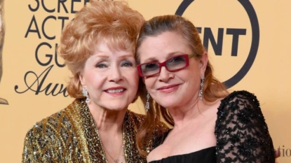 Fans pay tribute to Carrie Fisher and Debbie Reynolds