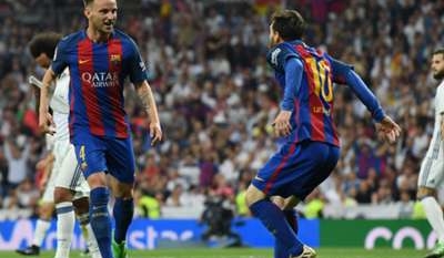 Messi sinks Real Madrid to keep Barcelona in La Liga title race