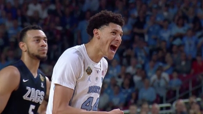 Missed call helps UNC in final minute of NCAA title game