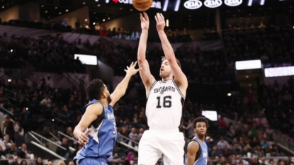 Leonard’s 37 points lead Spurs by Grizzlies 96-82