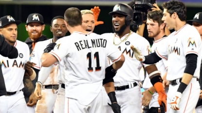 Yelich, Stanton homer in 8th as Marlins beat Mets 5-4