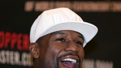 Mayweather to fight UFC star McGregor in August