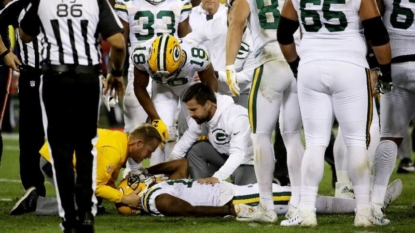 Aaron Rodgers gives Packers tickets to Green Bay police officers