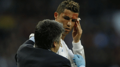 Cristiano Ronaldo checks bloody face on doctor’s mobile