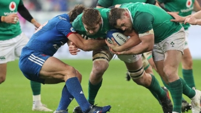 Johnny Sexton seals late win for Ireland in Paris