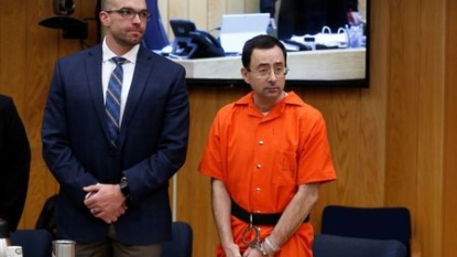 Father of Larry Nassar’s victims leaps to attack him in court