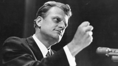 Mourners pay respects to late Reverend Billy Graham