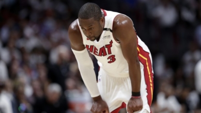 And here goes Kevin Hart punking Dwyane Wade in Sixers-Heat series